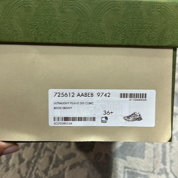 AUTHENTIC GUCCI Sneakers - Picture 11 of 12